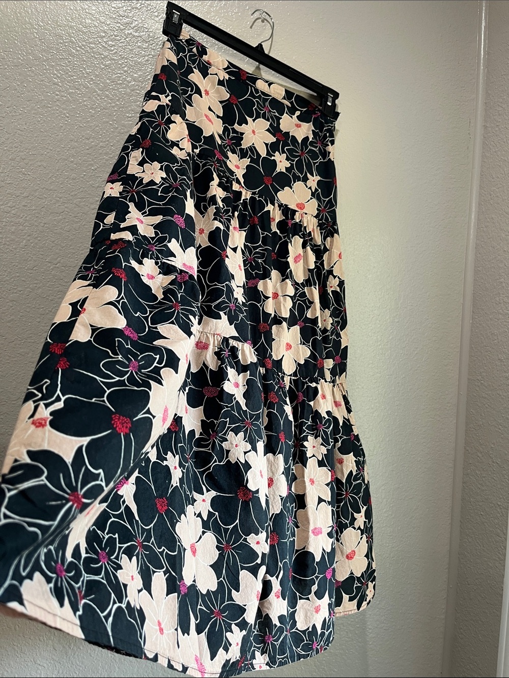 Who What Wear Black Floral Tiered Maxi Skirt with Cream Pink Flowers Sz 4 TC0814 - Picture 7 of 9